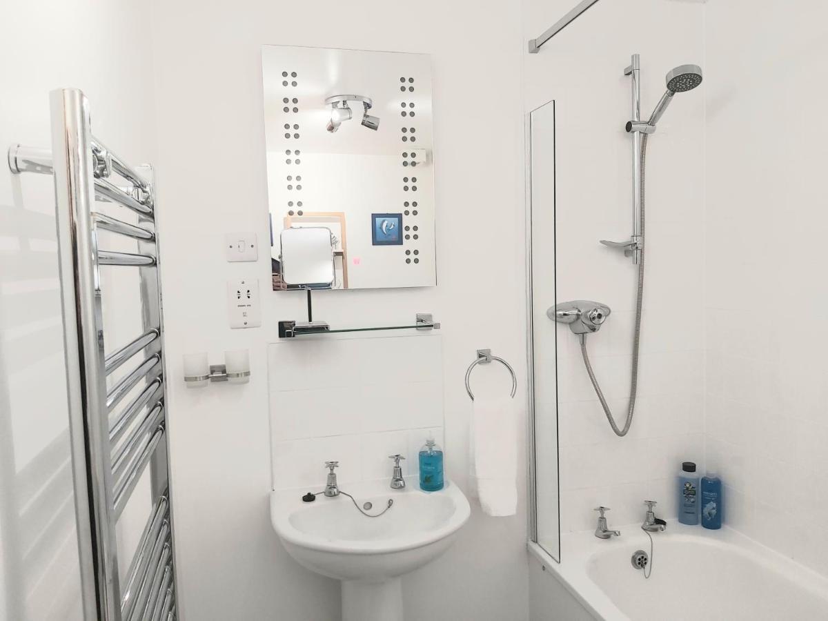 Inverness City Centre Apartment With Elevator And Google Chromecast מראה חיצוני תמונה