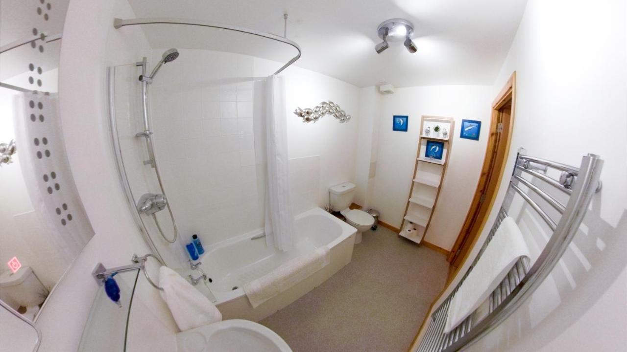 Inverness City Centre Apartment With Elevator And Google Chromecast מראה חיצוני תמונה
